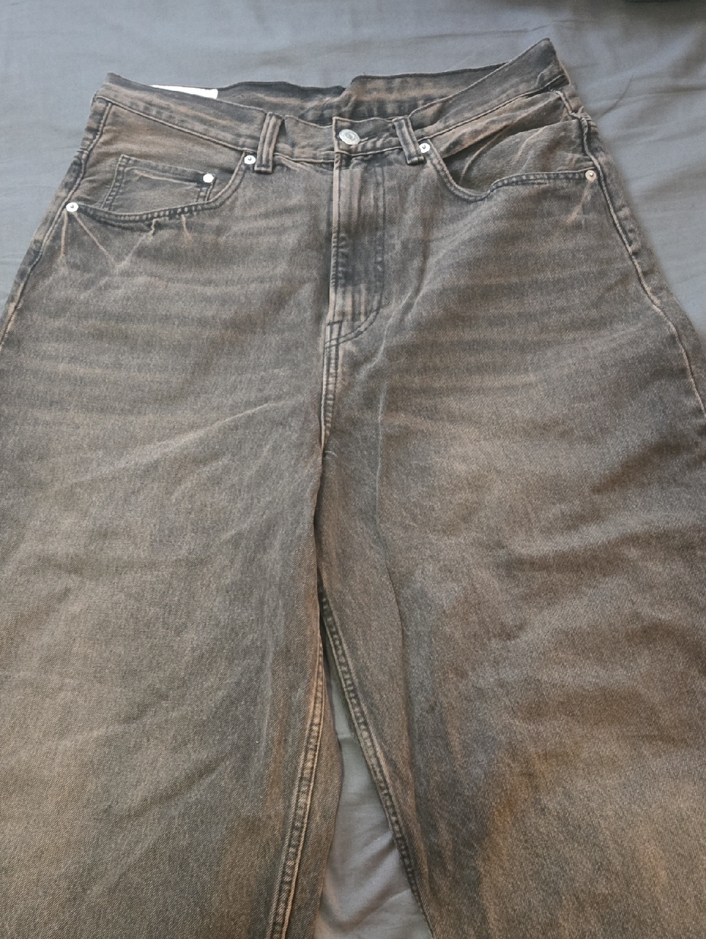 H&M Men's Relaxed Jeans in Faded Black